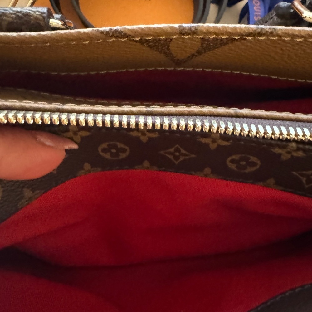 Louis Vuitton OnTheGo East West Chain - Picture 12 of 12
